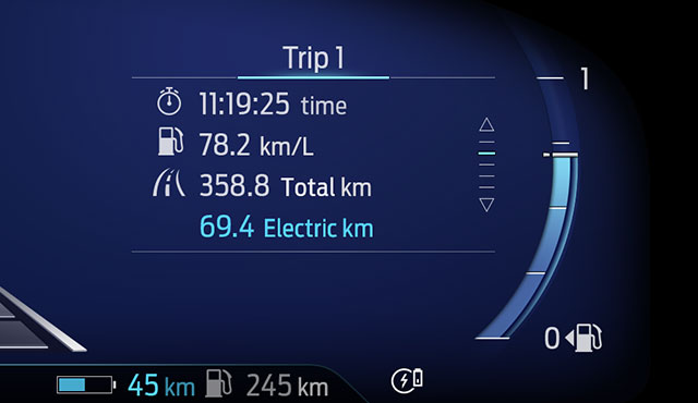 2020 Ford Escape PHEV fuel levels and distance travelled digital display