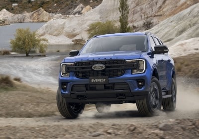 Blue Ford Everest off roading in desert